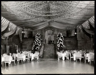 Empfangsraum im Ritz-Carlton Hotel, 1915 oder 1916