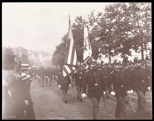 Ansicht der alten Artillerie von Boston, die 1897 in einer Parade in London marschiert
