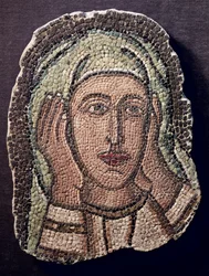 Kopf einer der Heiligen Frauen, aus der Türkei (Mosaik)