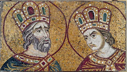 Der römische Kaiser Konstantin I. mit seiner Mutter, der heiligen Helena (Mosaikdetail)