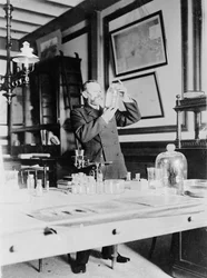 Honoré Charles Grimaldi, Prinz Albert von Monaco in seinem Arbeitszimmer