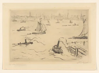 Fluss mit Schiffen bei einer Stadt