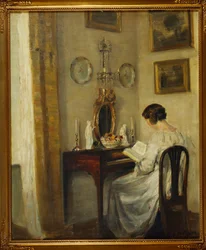 Ein Interieur mit einem Mädchen, das an einem Schreibtisch liest