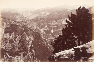 Vernal und Nevada Falls vom Glacier Point