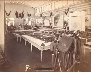 Innenansicht des spanischen Regierungsgebäudes im spanischen Abschnitt der Centennial Exposition