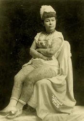 Porträt von Annie Howard, die tätowierte Dame, um 1903