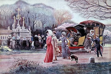 Reisende halten an, um vor einem Wegkreuz in der Bretagne am Ostertag zu beten