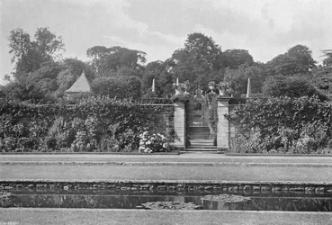 Über den grünen Hof