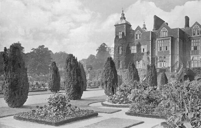 Zentraler Weg des Ostgartens