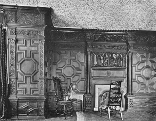 Details der Schnitzereien und Stuckarbeiten im Eichenraum