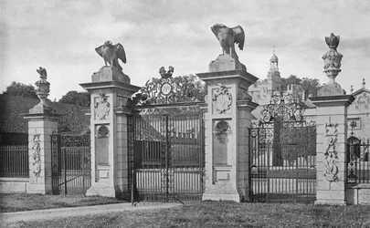 Drayton: Die Vorhof-Tore
