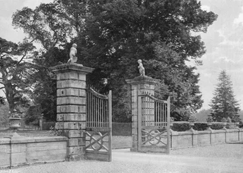 Ost-Eingangstore vom Hof