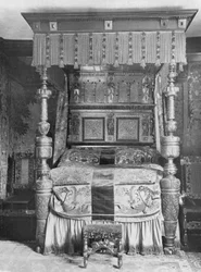 Alte Stickerei im blauen Zimmer