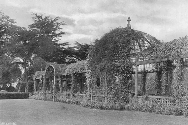 Außerhalb der Nordpergola