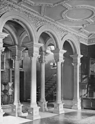 Steinarbeiten in der Halle