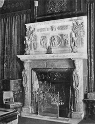 Der Kamin im Billardzimmer