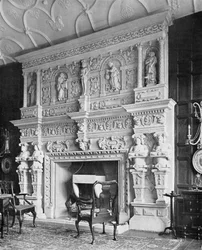 Der Kamin im Wohnzimmer, South Wraxall Manor, aus 