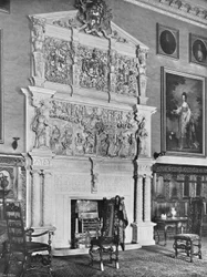 Der Kamin in der Halle