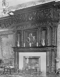 Der Kamin in der Langen Galerie