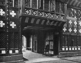 Das Eingangstor vom Innenhof