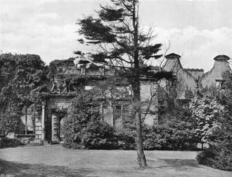 Das Tor der neuen Gebäude