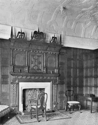 Das Eichenholz-Zimmer