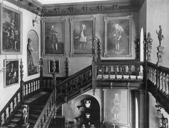 Die Treppe - Aufstieg zur Galerie