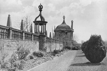 Der Tempel und das Taubenhaus