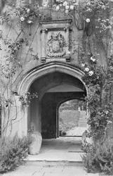 Westlicher Eingang im Innenhof