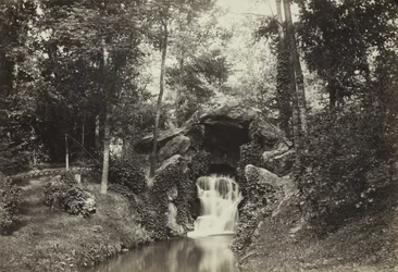 Blick auf die kleine Grotte zum Hirschteich, Bois de Boulogne