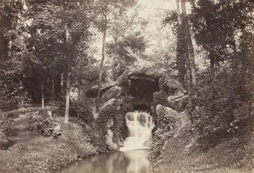 Blick auf die kleine Grotte zum Hirschteich, Bois de Boulogne, 1858
