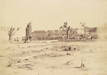 Karge Landschaft mit einer unbekannten Festung, Delhi