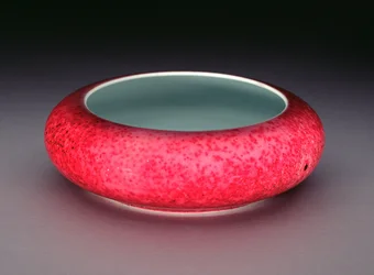 Ein chinesischer Porzellan-Pfirsichblüten-Glasur-Pinselwäscher