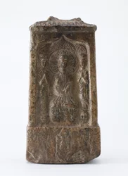 Buddhistische Tafel in Form eines Miniaturschreins, Zeit der Teilung, ca. 520 n. Chr.