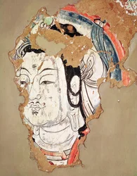Kopf von Buddha mit einem Heiligenschein, aus Kao-chang, Xinjiang, Chinesisch-Turkestan, 8.-9. Jahrhundert