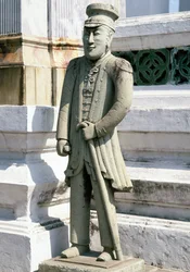 Statue eines europäischen Soldaten