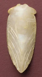 Zungenamulett in Form einer Zikade