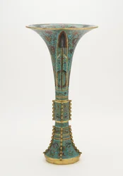Vase in Form eines archaischen Gu, 1662-1722