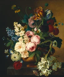 Blumenstrauß auf einem Marmortisch