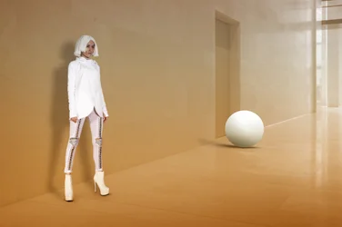 Futuristische Frau Flur