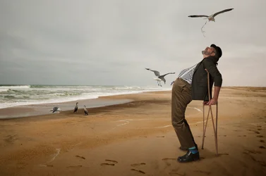 Verspielte Strandbegegnung