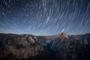Sternenspuren über Half Dome