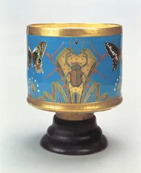 Jardiniere, dekoriert in Nachahmung von Cloisonné mit Käfern und Schmetterlingen, Minton & Co., 1867