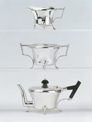 Dreiteiliges Teeservice, entworfen 1878, hergestellt von Hukin & Heath