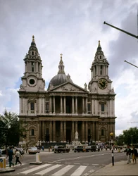 Ansicht der Kathedrale von Saint Paul, entworfen vom Architekten Christopher Wren (1632-1723)