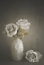 Gedeckte Rosen in einer Vase