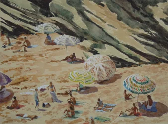 Strand, Felsen und Sonnenschirme