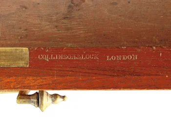 Mittelviktorianischer gotischer geschnitzter Walnuss- und Messing-seitenschrank, Detail, spätes 19. Jahrhundert