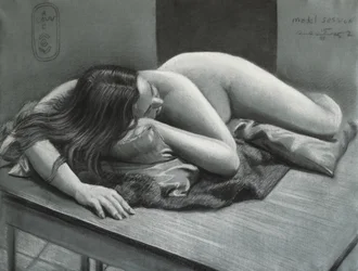 Serene liegende Figur