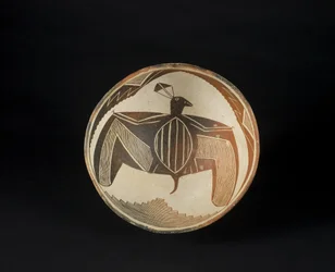 Schale mit bemalten Motiven